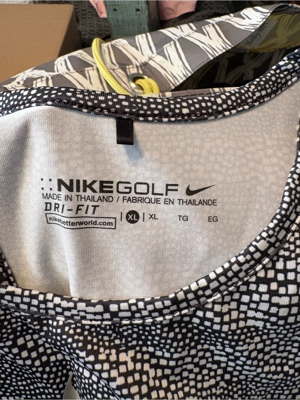 Nike Women’s Black & White Patterned Sleeveless Dri-FIT Tee
